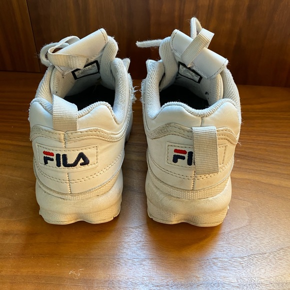 Girls Fila Disruptor sneakers - Picture 3 of 5